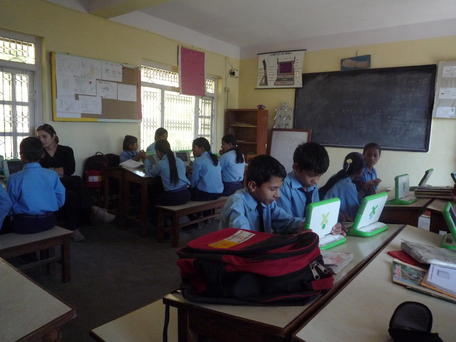Un'ora con il laptop XO in una scuola del Nepal /img/05_xo_time_in_nepal_class.jpg